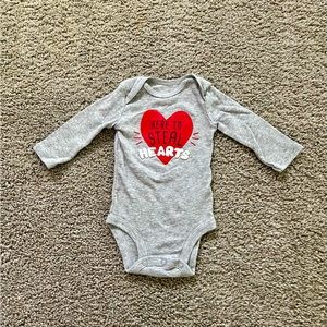 👶 “Here To Steal Hearts” long sleeve bodysuit - Size 0-3 months